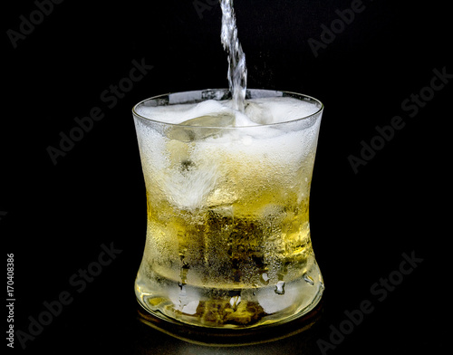 Wallpaper Mural whisky on the rock Torontodigital.ca