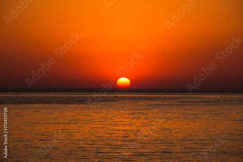 Fototapeta Naklejka Na Ścianę i Meble -  Beautiful dramatic dark sunset above the sea