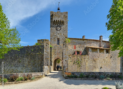 Larressingle, cité médiévale, porte d'entrée, Gers, France photo