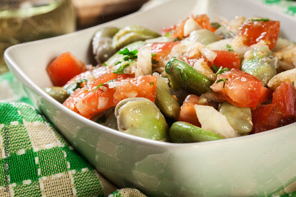 Broad bean salad with tomatoes, onion and olive
