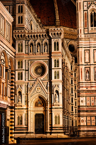 Foto Frontage of  the Cathedral Santa Maria of the Flowers, Piazza del Duomo, Florence, Tuscany, Italy, Europe