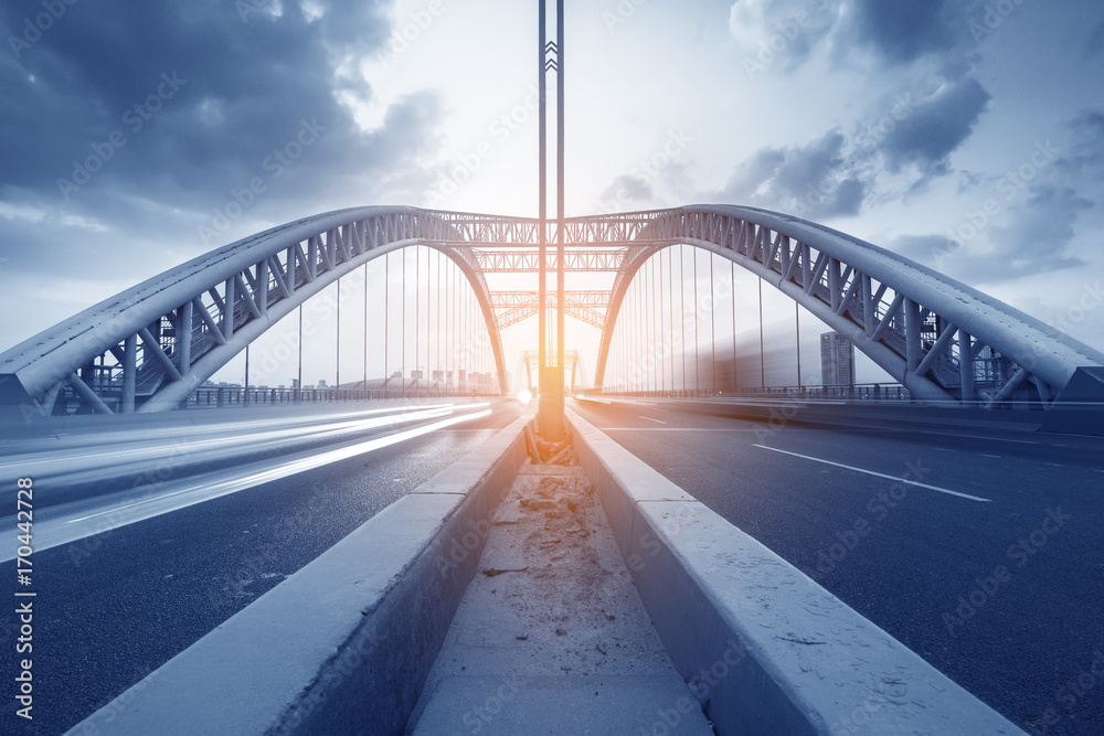 Obraz premium the night of modern bridge,