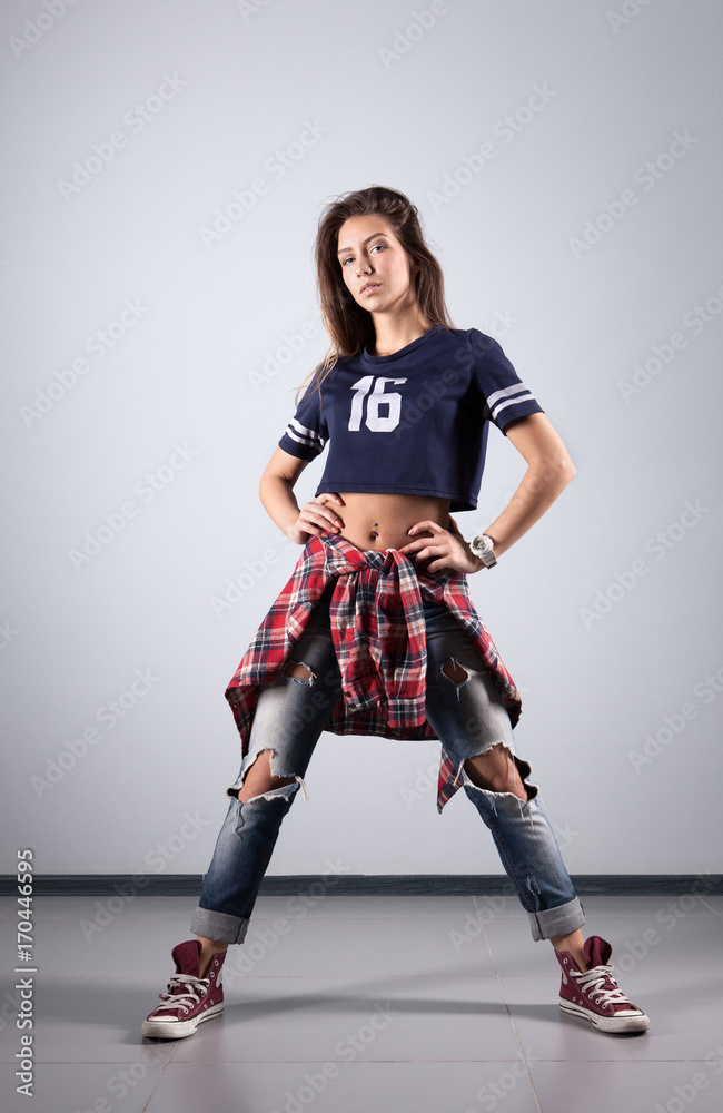Naklejka premium modern young beautiful dancer posing on a studio background