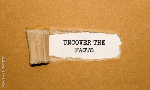 Foto The text UNCOVER THE FACTS appearing behind torn brown paper