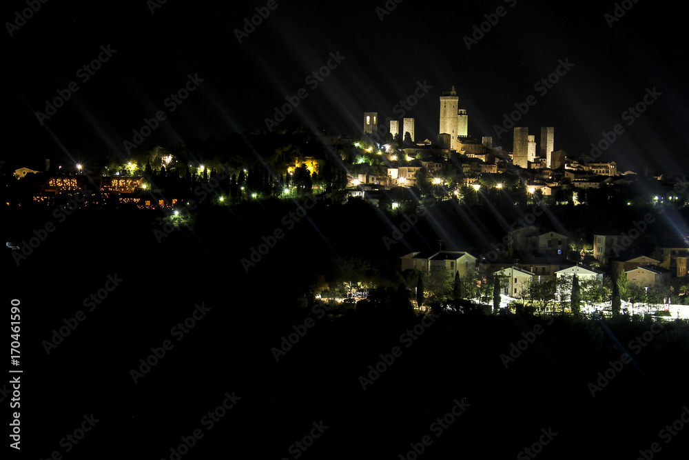 Fototapeta premium San Gimignano by night