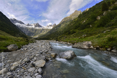 alpine valley © swissphotogallery