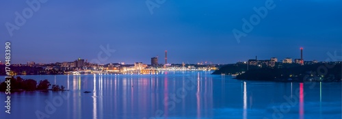 Photography Nattvy över Värtan och Värtahamnen sett från Nacka med Lidingö på höger sida