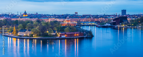 Photography Kastellholmen med sitt vackra Kastell och Vasamuseet till höger fotat på natten