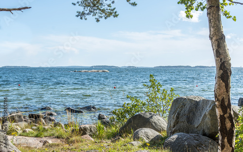Klippor och stenar vid Torpesands havsbad ute på Ingarö utanför Stockholm photo