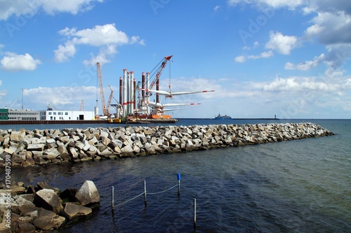 Verladeterminal für Windkraftanlagen für offshore Wildparks photo