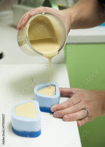 Pouring mold