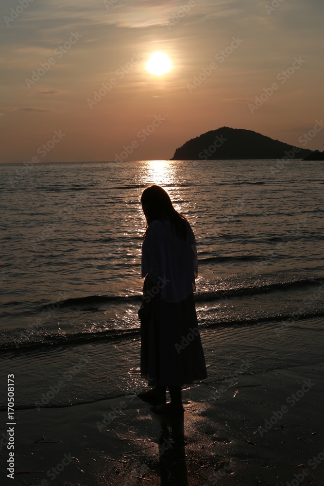 Fototapeta premium 夕暮れの砂浜