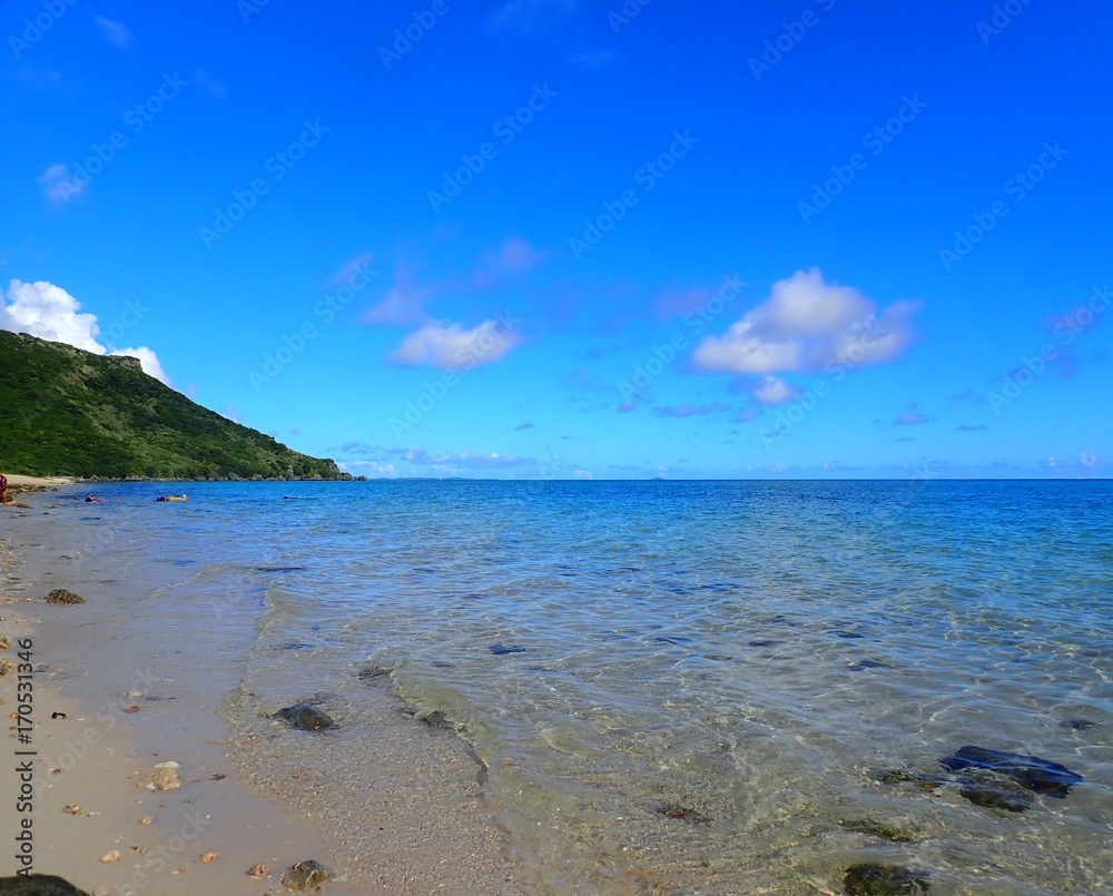 人気の宮古島、8月の天然ビーチでの撮影