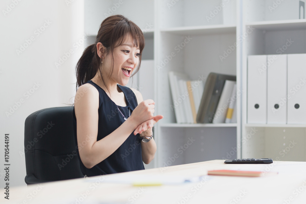 Obraz premium デスクワーク・OL