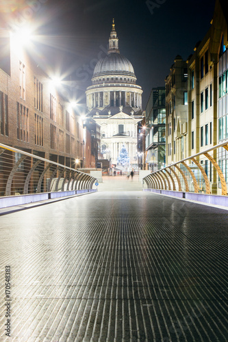 St Paul Cathedral by night