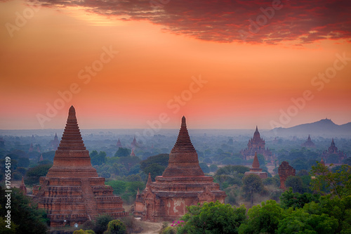 Sunset over Bagan © Fyle
