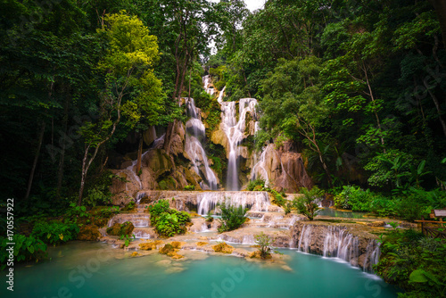 Fototapeta Naklejka Na Ścianę i Meble -  Kwang Si Waterfall