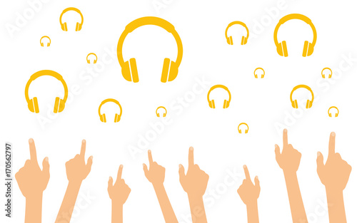 Hände zeigen auf orange Kopfhörer