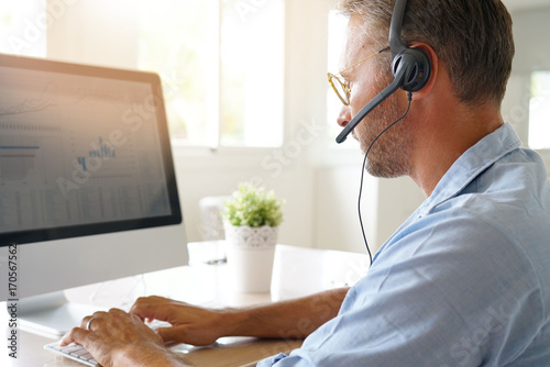 Quadro em tela Businessman working from home, telework