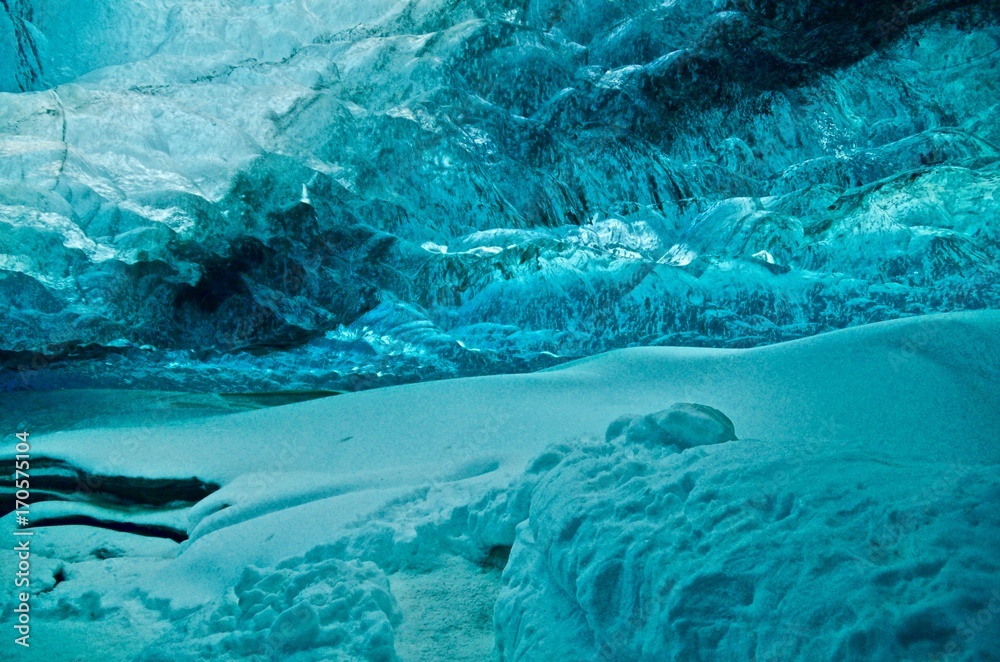 アイスランド アイスケーブ スーパーブルー 氷の洞窟 絶景 氷河 ヨークルサルロン ヴァトナヨークトル 国立公園 Iceland Icecave Super Blue Super View Glacier Jokulsarlon Vatnajokull National Park Stock Photo Adobe Stock