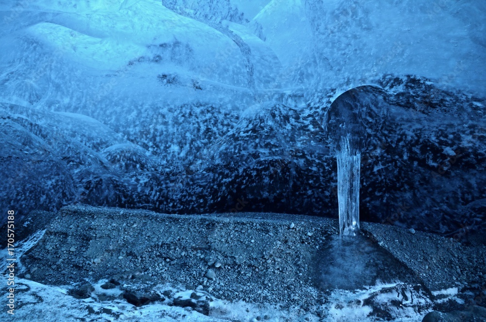 アイスランド アイスケーブ スーパーブルー 氷の洞窟 絶景 氷河 ヨークルサルロン ヴァトナヨークトル 国立公園 iceland