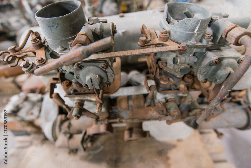 Engine parts are rusty and can not be used. Engine parts are rusty and can not be used.