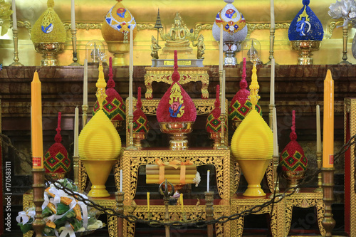 Autel. Temple de marbre. Wat Benchama Bophit. 1899. Bangkok. / Altar. Marble Temple. Wat  Benchamabophit Dusitvanaram Ratchaworawiharn. 1899. Bangkok.. photo