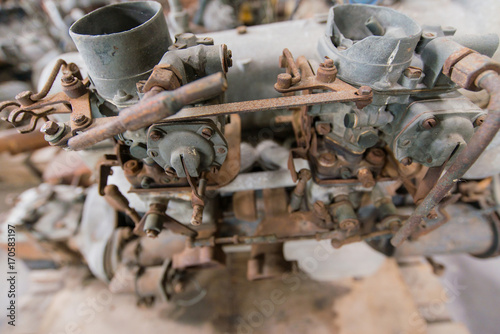 Engine parts are rusty and can not be used.