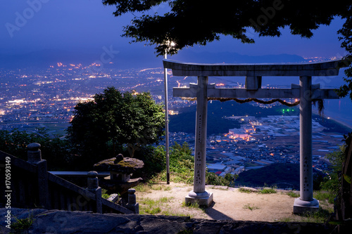 高屋神社の夜景