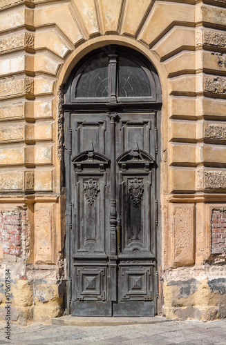Obraz na płótnie The door of the old European building. Exterior design element of ancient Lvov. Example of world architectural heritage. w salonie