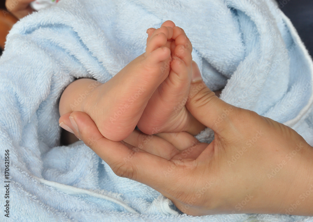 newborn baby feet,Photo of newborn baby feet,soft focus newborn baby feet,Photo of newborn baby feet,soft focus