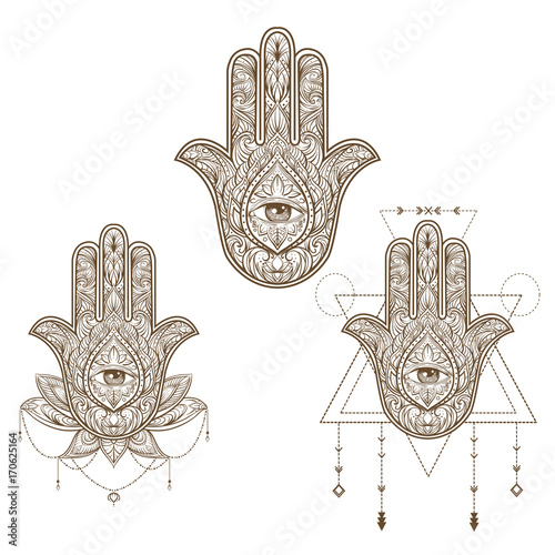 Hand drawn Ornate amulet Hamsa Hand of Fatima. Ethnic amulet common in Indian, Arabic and Jewish cultures.