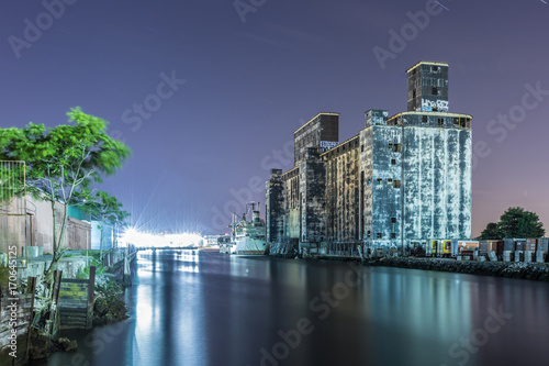 The old Grain Terminal from 1922 (deactivated in 1965) across the Henry Street Basin