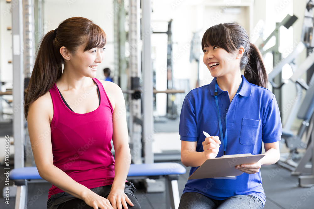 sporty asian woman exersicing in gym sporty asian woman exersicing in gym