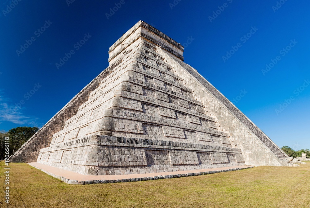 Pyramid Kukulkan in ancient Mayan city Chichen Itza, Mexico