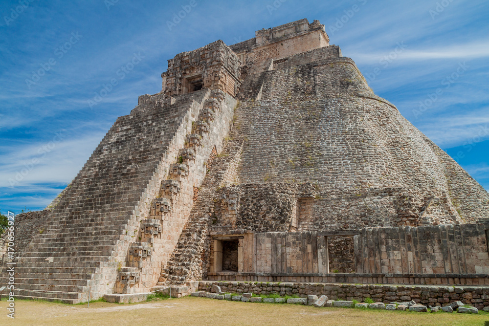 Pyramid of the Magician (Piramide del adivino) at the ruins of the ancient Mayan city Uxmal, Mexico