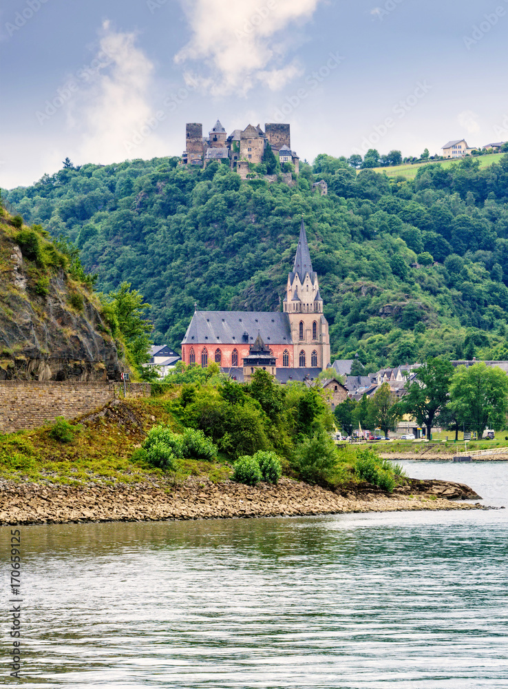 Naklejka premium Castle Schonburg on the Rhine
