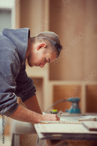 Woodworking: Using Pencil To Mark Measurements