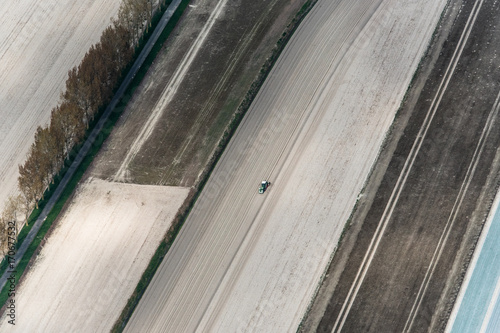 Vue aérienne de champs dans la Baie du Mont Saint Michel en France