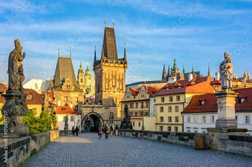 Papier peint Prague's main sights at dawn: Lesser Town Bridge Towers on Charles Bridge and Prague castel