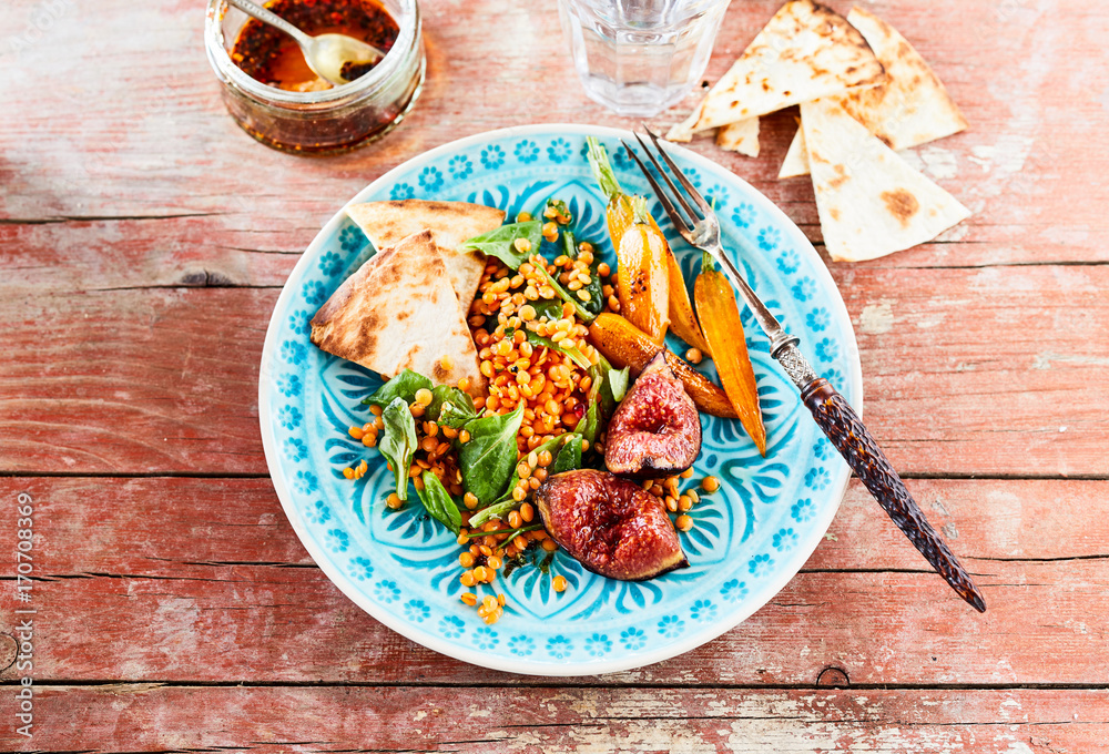 Fotografie Fresh fig salad dish and flat bread with marinade