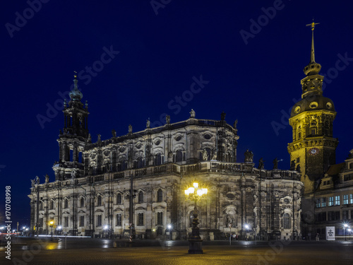 Katholische Hofkirche, SS.Trinitatis,  Gaetano Chivetano, Nachtaufnahme, Sachsen, Dresden, Deutschland