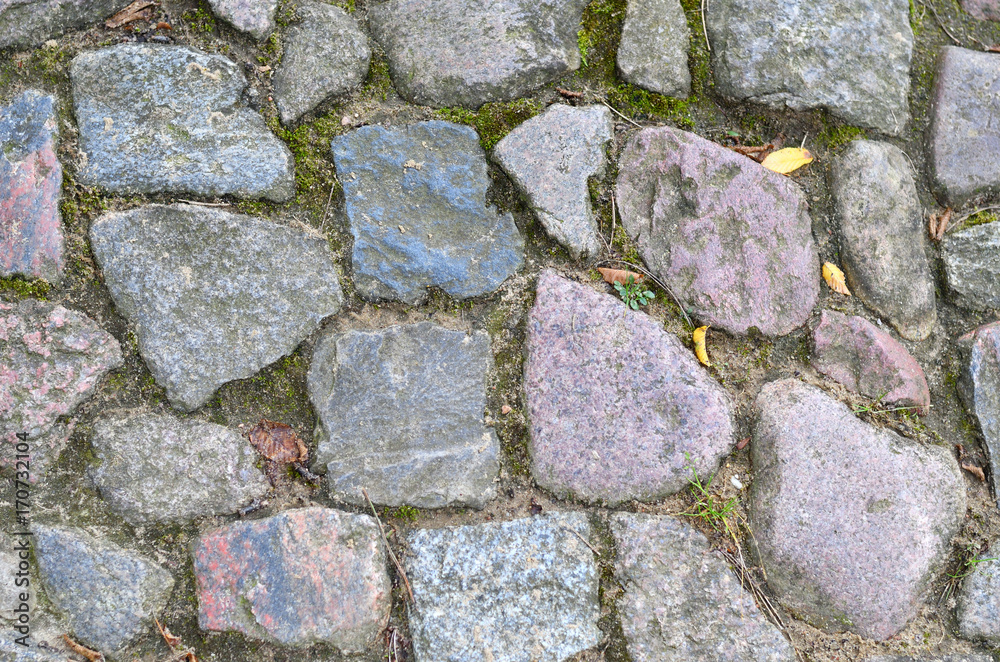 Obraz premium In Sand eingegrabene Steine