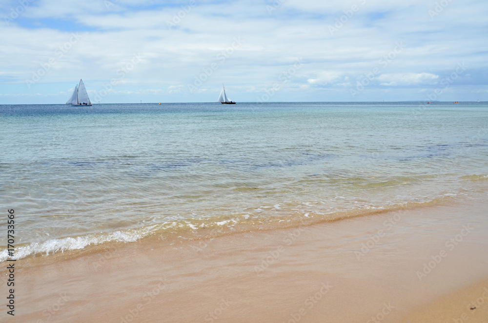 Obraz premium Sea and floating boat views