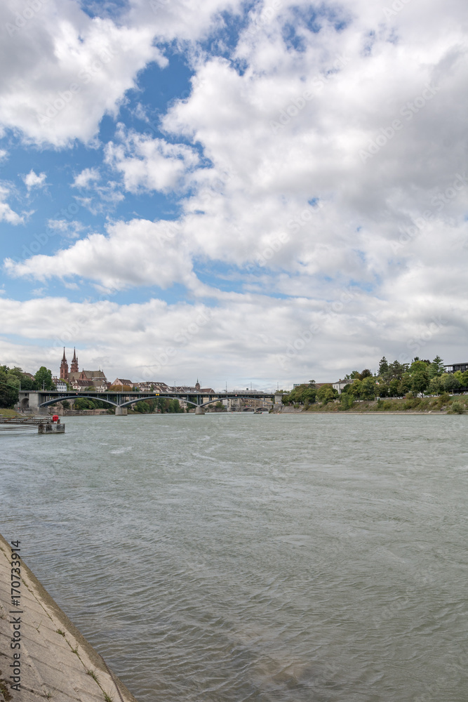Fototapeta premium Skyline von Basel am Rhein 