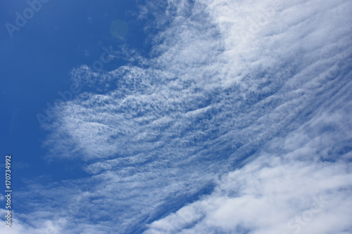 青空と雲「空想・雲のモンスター」繊細な、細かいなどのイメージ