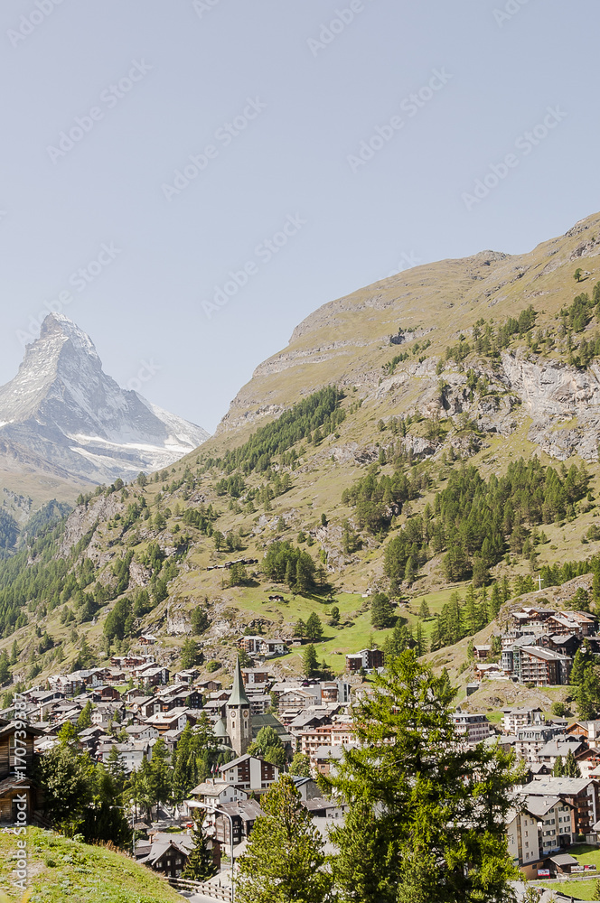 Zermatt, Dorf, Bergdorf, Wallis, Alpen, Matterhorn, Schweizer Berge, Kirche, Dorfkirche, Wanderweg, Wanderferien, Sommer, Schweiz