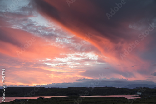 Sonnenuntergang am See Ulfljotsvatn in Island photo