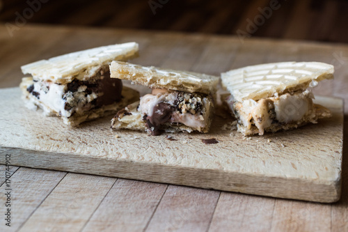 Halva ice cream sandwich / Kagit helva arasi dondurma.
 photo