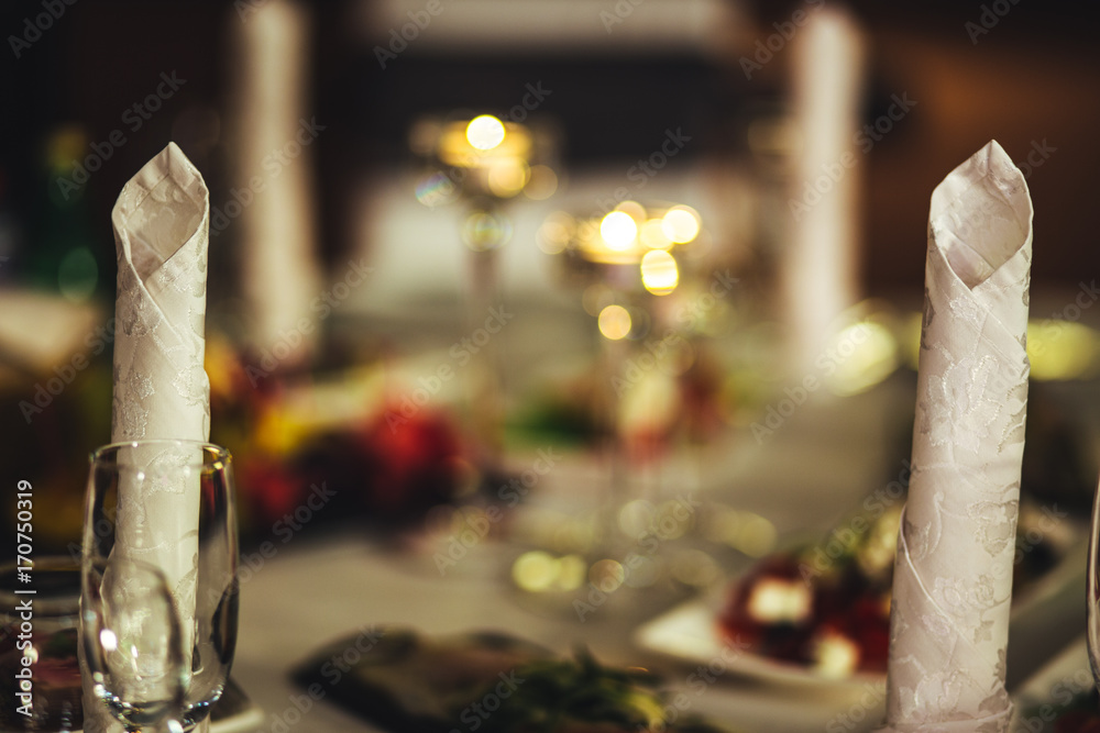 Obraz premium Preparation for the banquet. Served table.